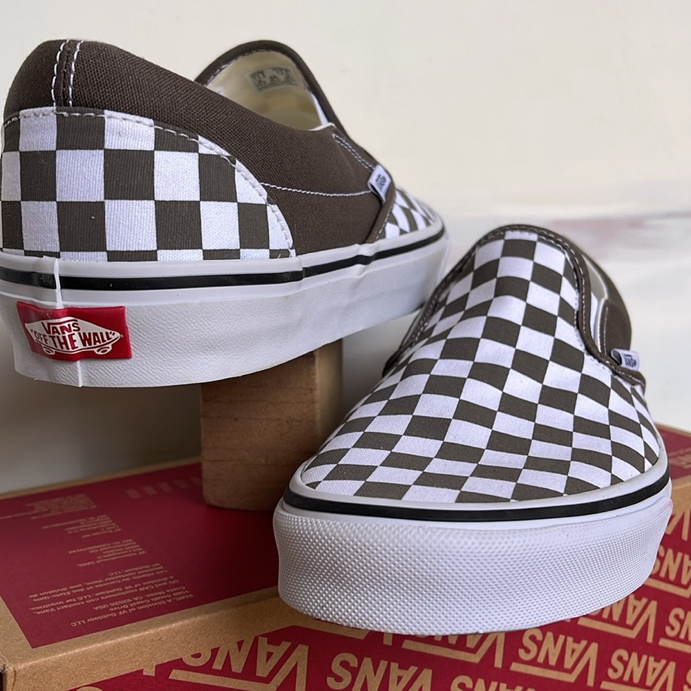 Vans WMNS Classic Slip-On
Color Theory Checkerboard Bungee
VN000BVZ9JC
Sneakers - Picture 10 of 16